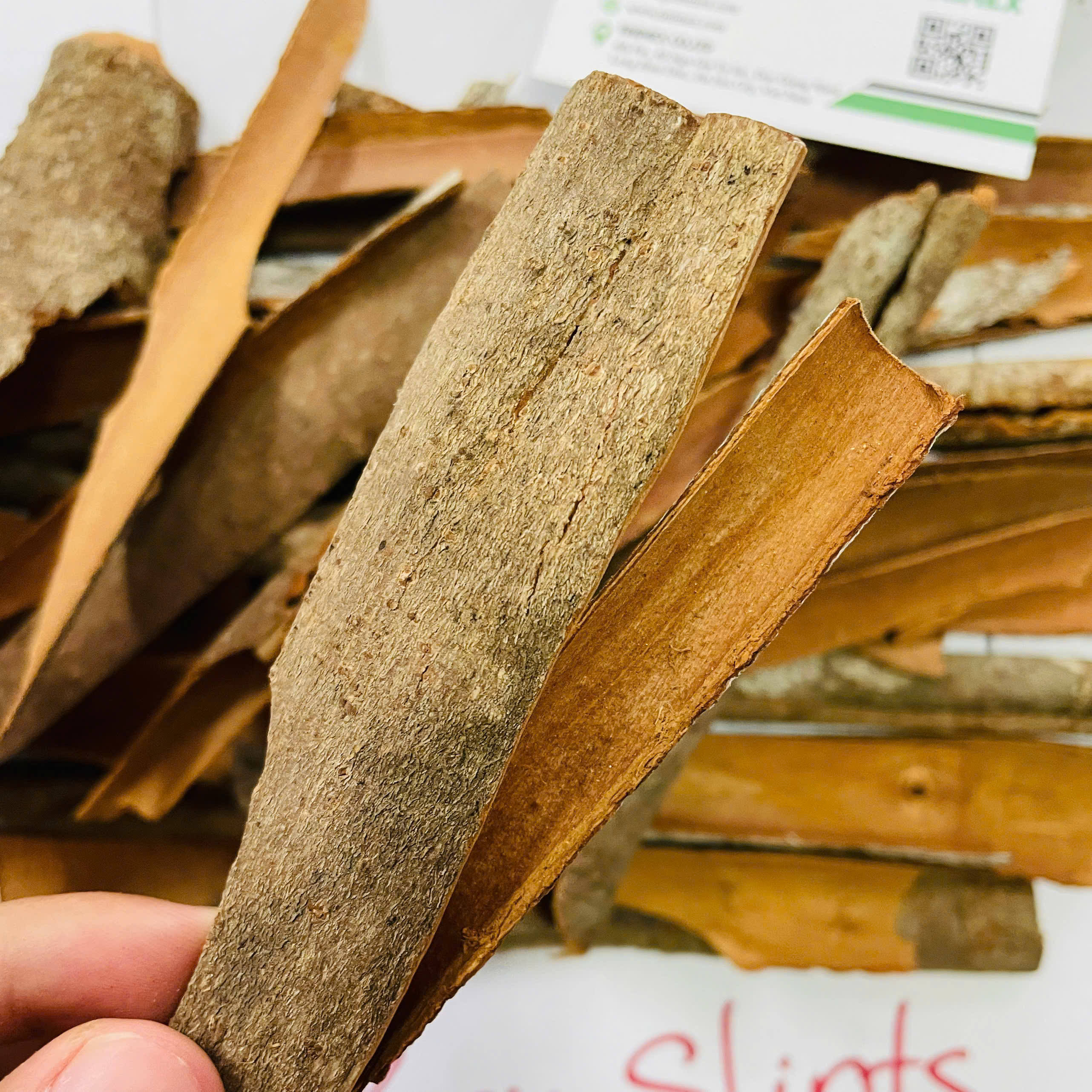 PREMIUM VIETNAMESE CASSIA SPINY CINNAMON – DRIED WHOLE SPICE | 10KG CARTON 3