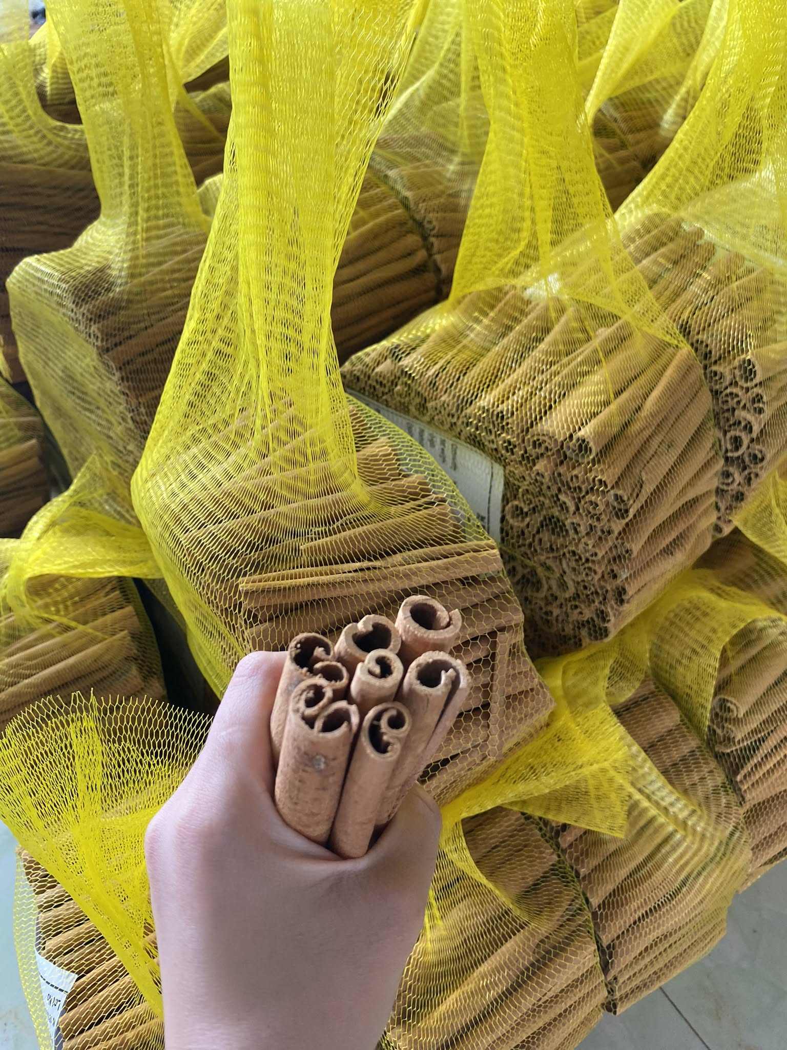 PREMIUM DRIED VIETNAMESE CASSIA CINNAMON STICKS – NATURAL SINGLE SPICE | WHOLESALE 3