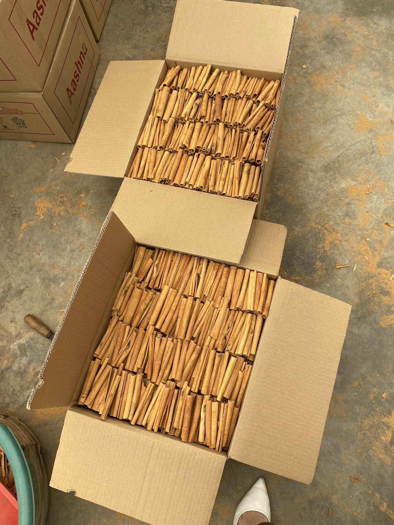 PREMIUM VIETNAMESE DRIED CINNAMON STICKS – SINGLE SPICE | 10KG CARTON 2