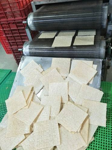 VIETNAMESE COCONUT MILK & SESAME RICE CRACKERS – OEM PACKAGING, WHOLESALE EXPORT 3