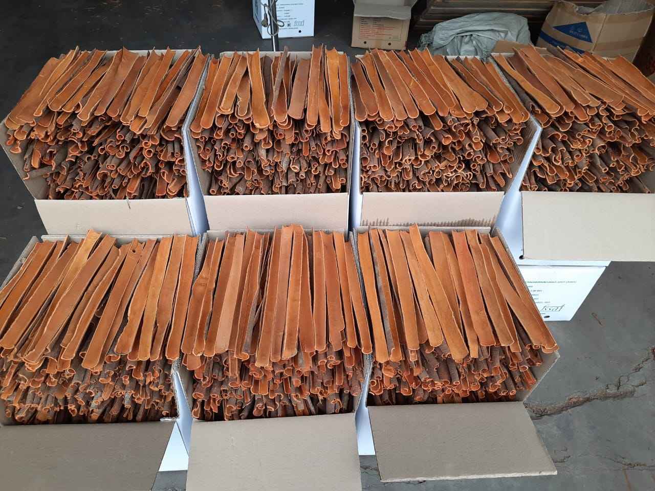 PREMIUM VIETNAMESE DRIED CASSIA CINNAMON STICKS FOR EXPORT – WHOLE SPICY CINNAMON BARK FOR FOOD PROCESSING 4