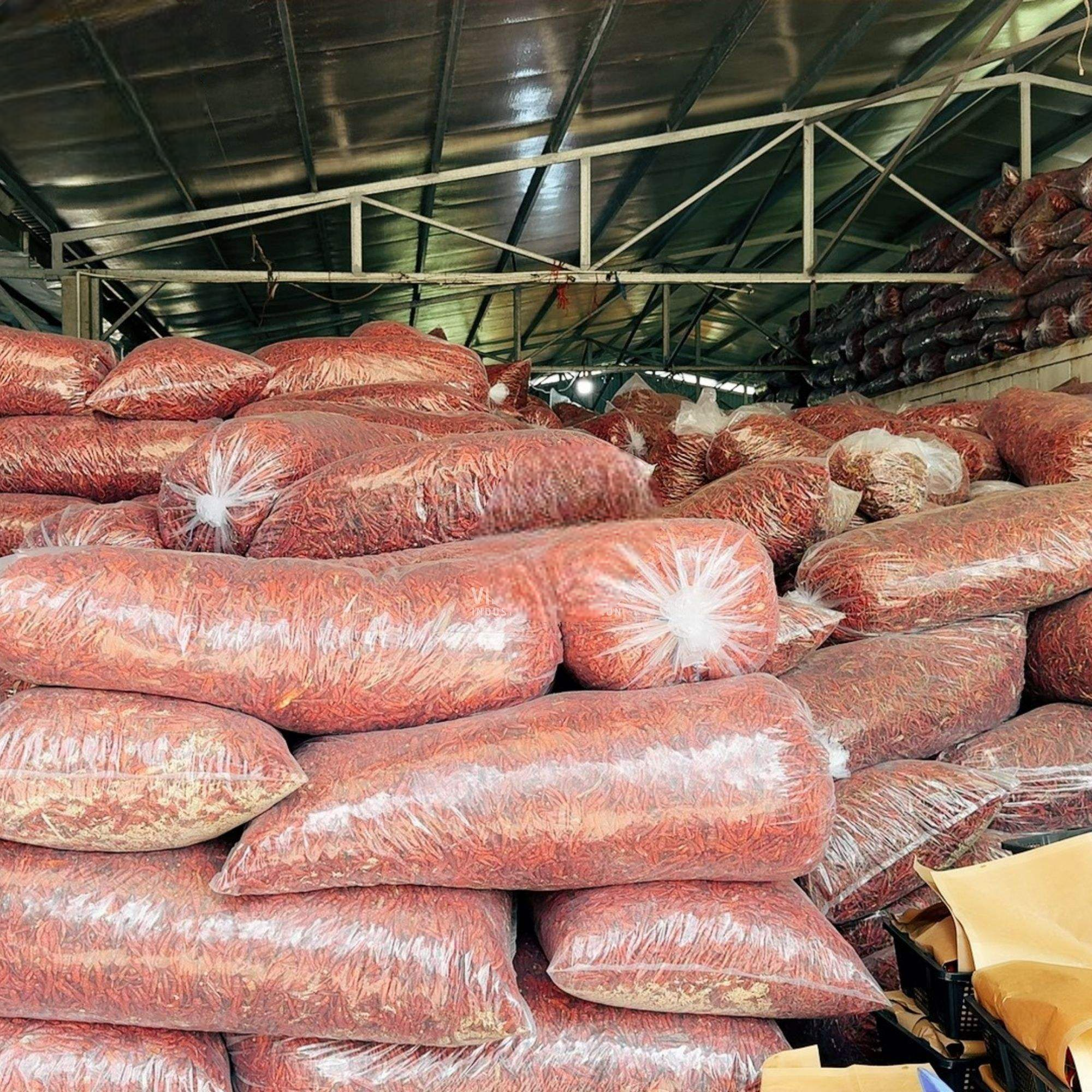 PREMIUM VIETNAMESE DRIED RED CHILI FOR EXPORT – HIGH-QUALITY SPICE FOR FOOD PROCESSING AND SEASONING 4