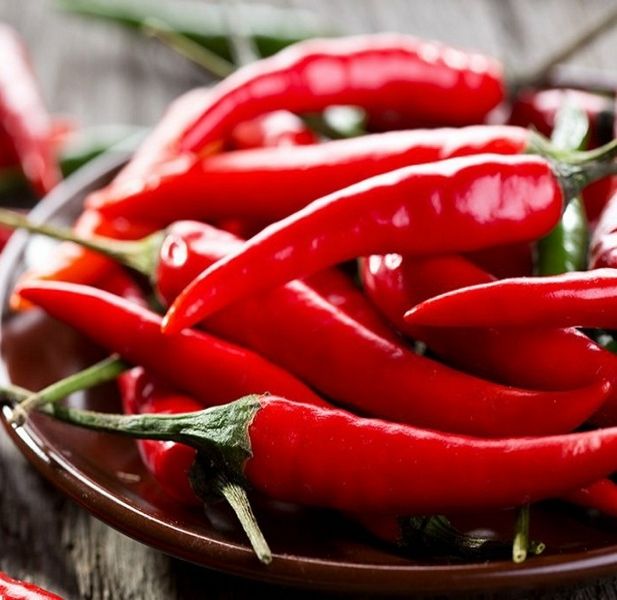 PREMIUM VIETNAMESE FRESH RED CHILI PEPPERS – LARGE SIZE, 3 VARIETIES, 25KG BULK PACKAGING FOR EXPORT
