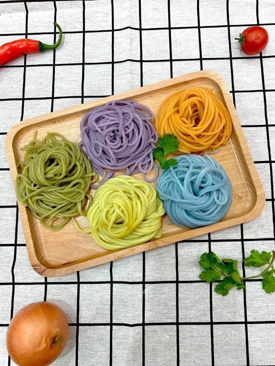 VIETNAMESE HANDMADE RICE NOODLES – PLANT-COLORED, VEGETARIAN-STYLE, BULK EXPORT SUPPLY 3