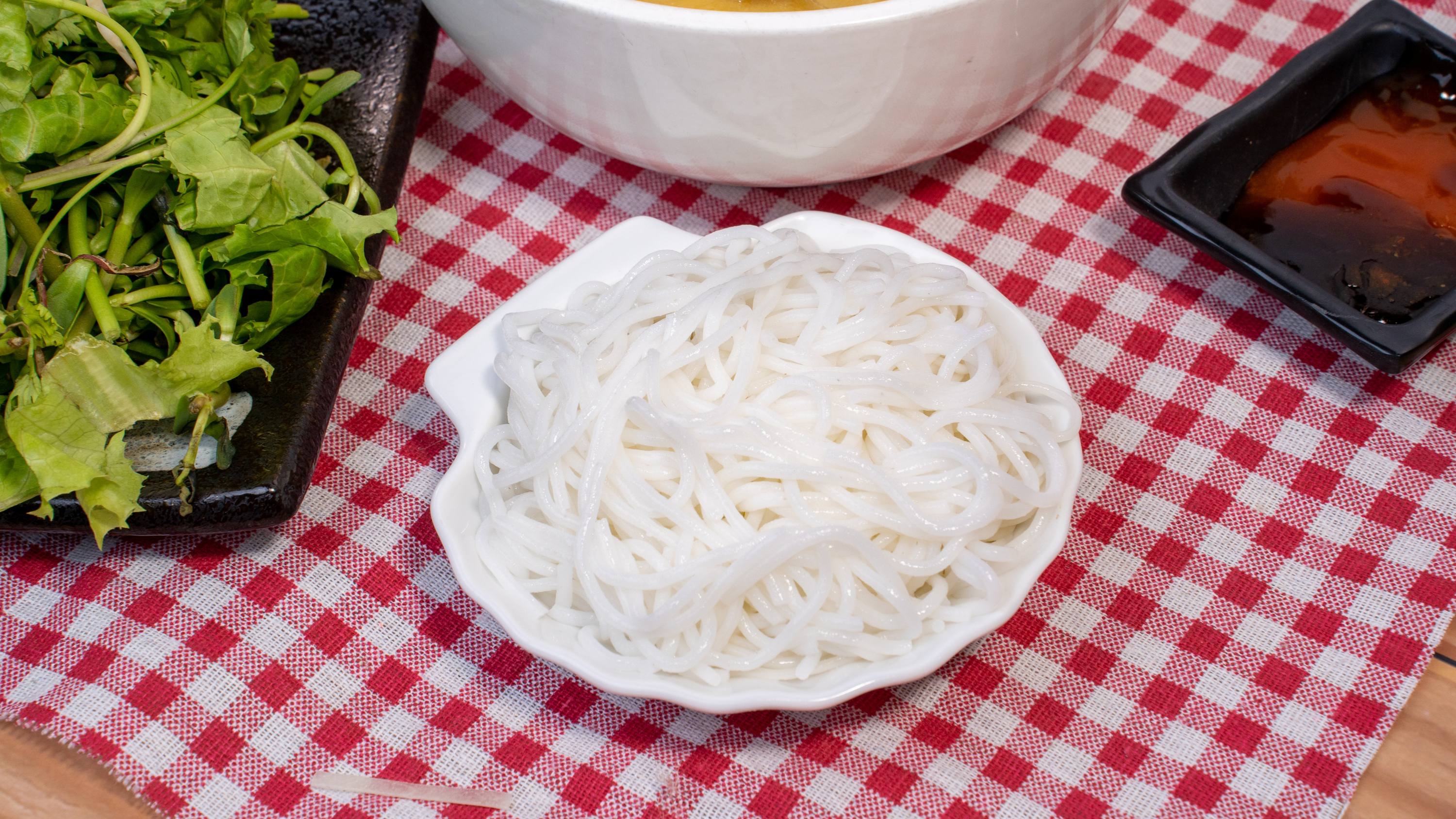 PREMIUM VIETNAMESE INSTANT RICE NOODLES – QUALITY INGREDIENTS FOR GOURMET TASTES AND CULINARY PROFESSIONALS 3
