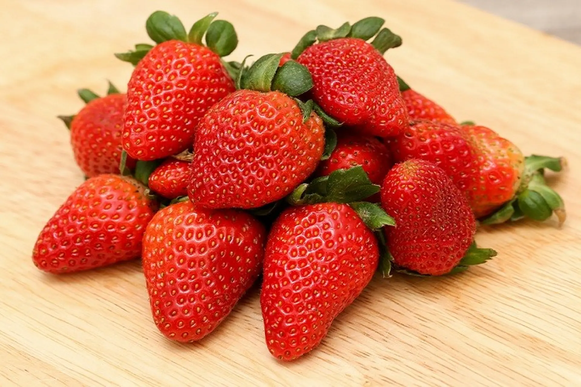 PREMIUM VIETNAMESE STRAWBERRY MILK DRINK 240ML – ALUMINUM CAN OEM/ODM MANUFACTURING AND WHOLESALE EXPORT 3