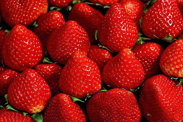 PREMIUM VIETNAMESE FRESH STRAWBERRY JUICE 250ML CAN – REAL FRUIT BEVERAGE, OEM/ODM MANUFACTURING AND WHOLESALE EXPORT 2