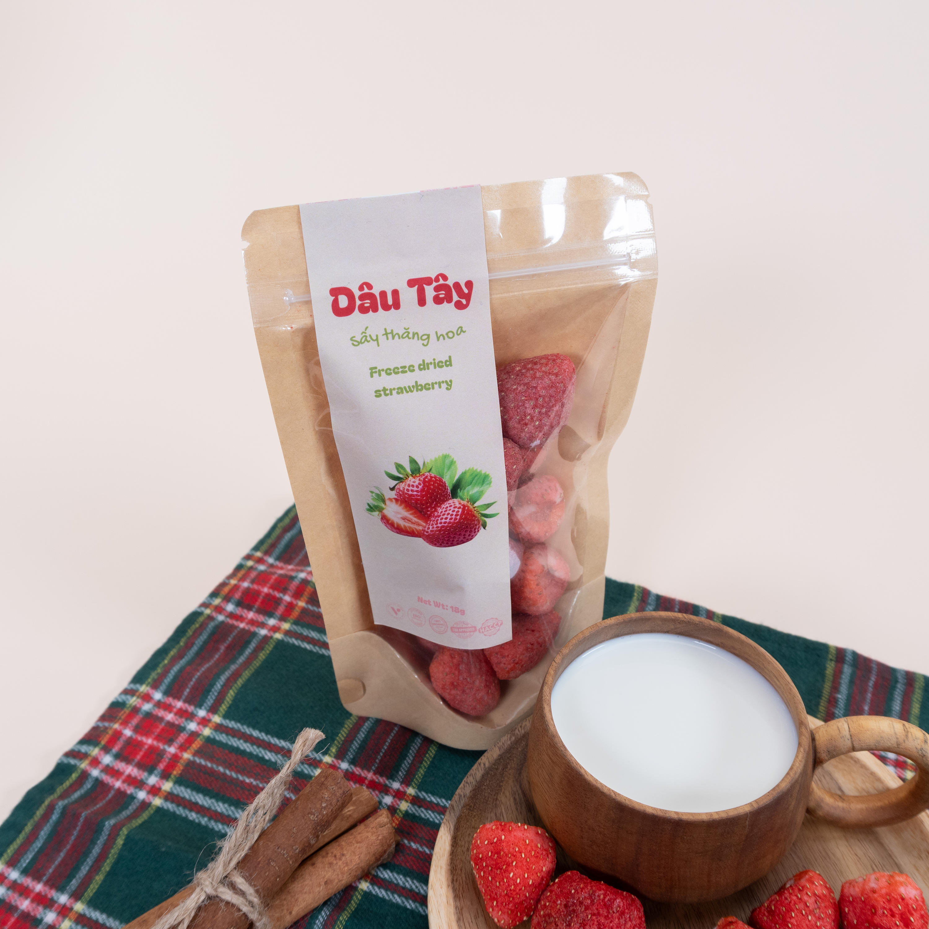 PREMIUM VIETNAMESE CRISPY DRIED STRAWBERRIES – FRUIT SNACKS FOR WHOLESALE AND EXPORT 4