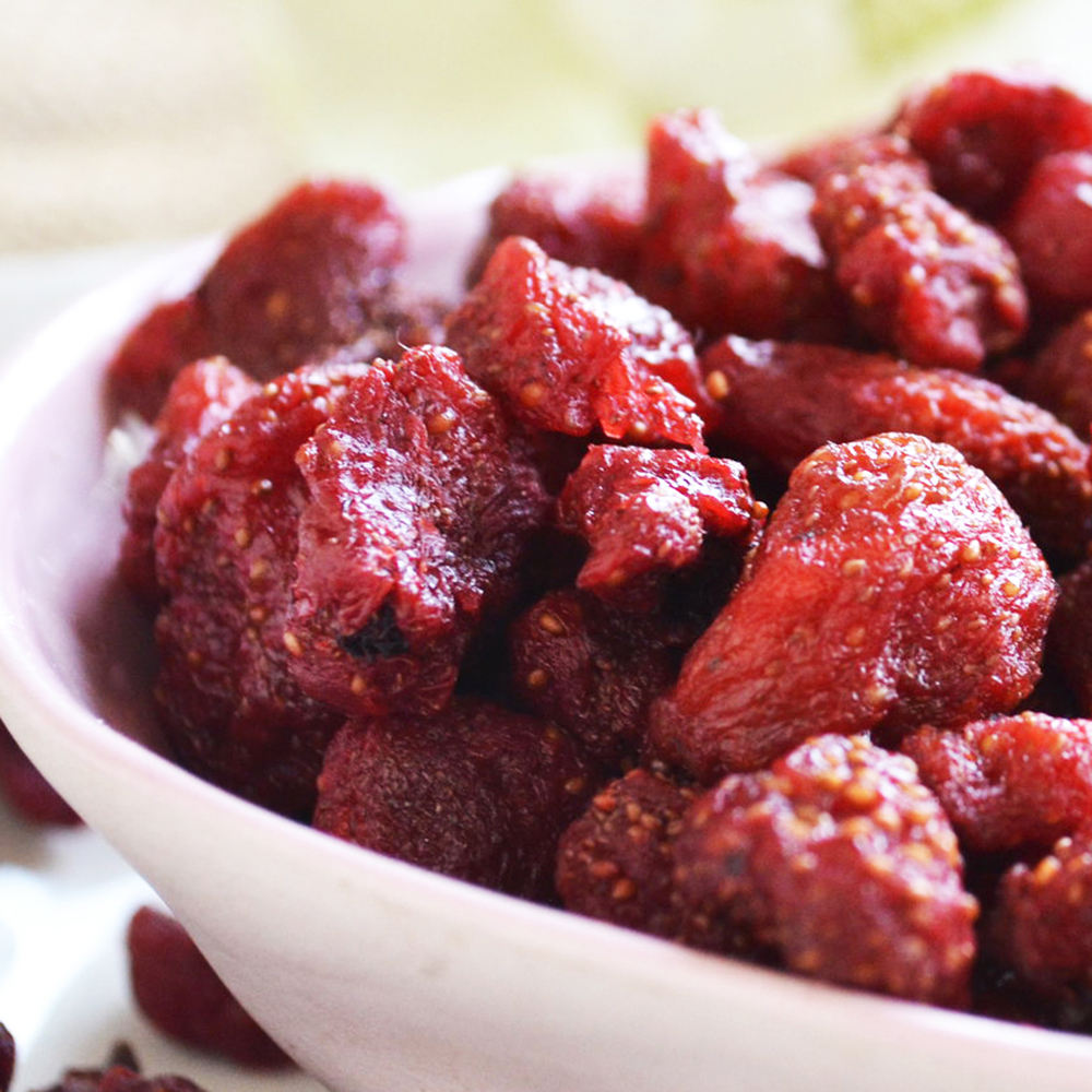 PREMIUM VIETNAMESE SOFT DRIED STRAWBERRIES – WHOLE AND SLICED FRUIT SNACKS FOR BULK WHOLESALE EXPORT