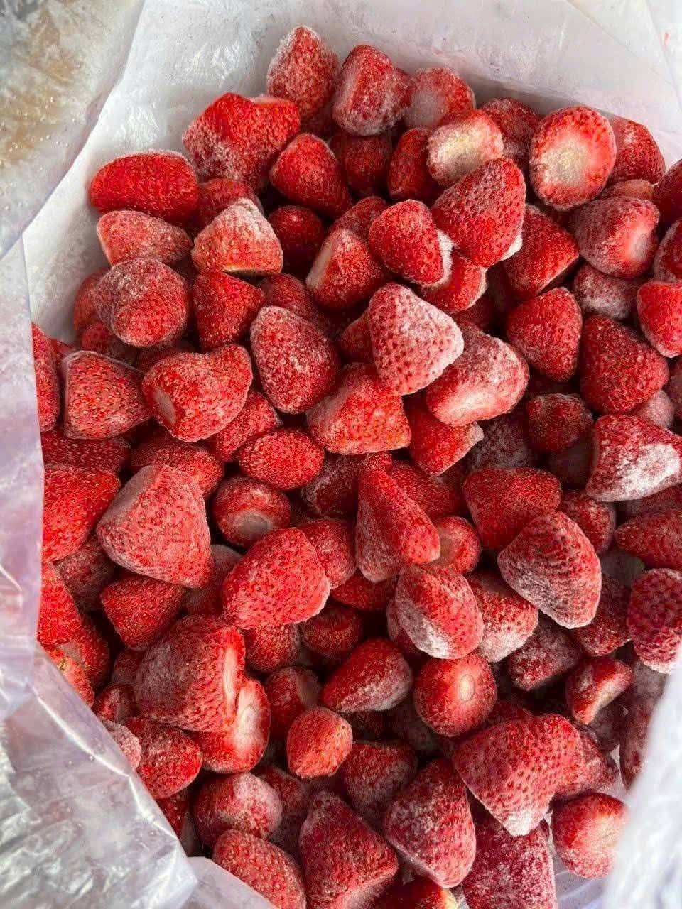 PREMIUM VIETNAMESE IQF FROZEN STRAWBERRIES – FACTORY-DIRECT BULK SUPPLY FOR JAM, ICE CREAM, SMOOTHIES AND FOOD SERVICE 3