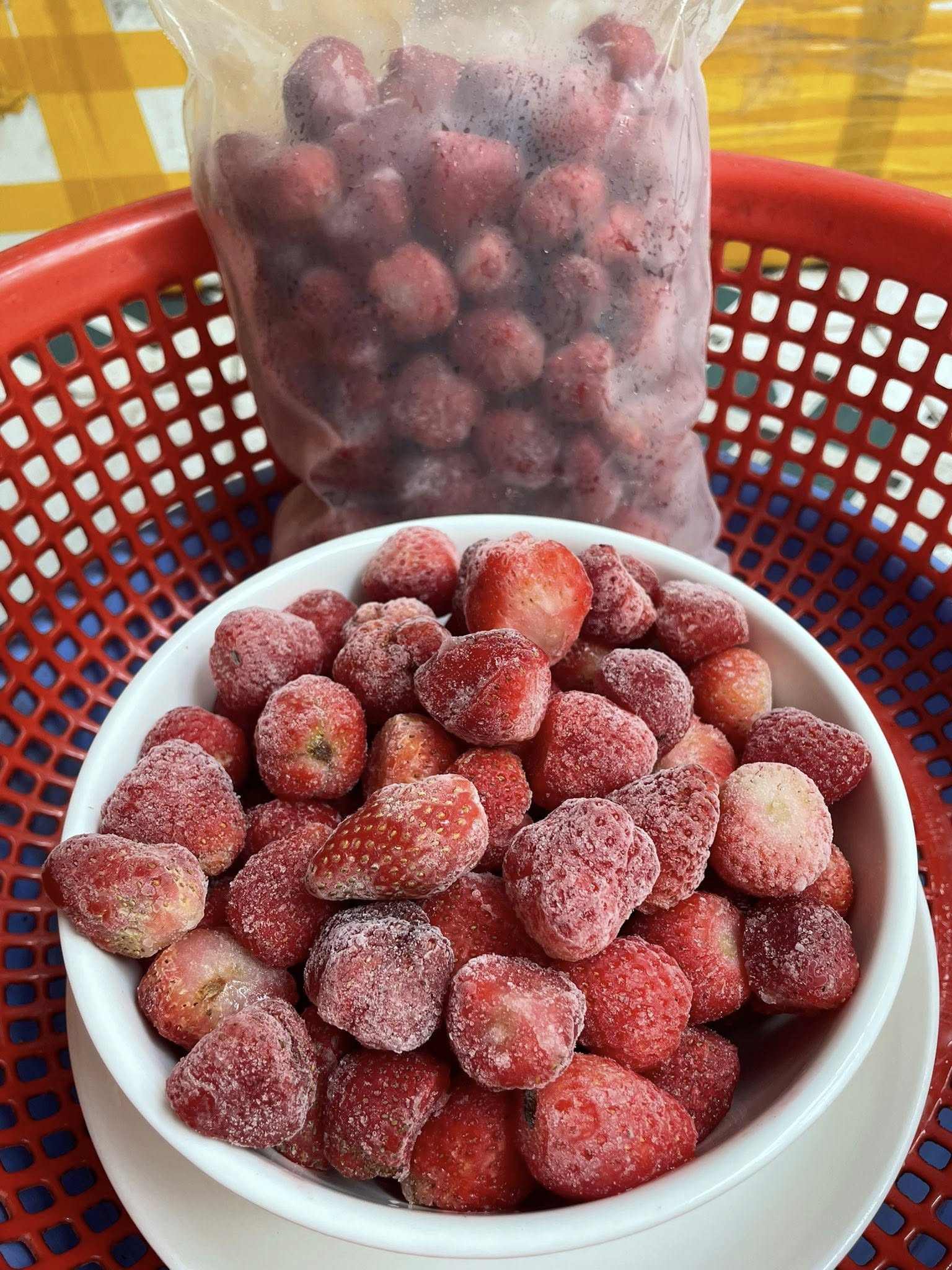PREMIUM VIETNAMESE IQF FROZEN STRAWBERRIES – FACTORY-DIRECT BULK SUPPLY FOR JAM, ICE CREAM, SMOOTHIES AND FOOD SERVICE 4