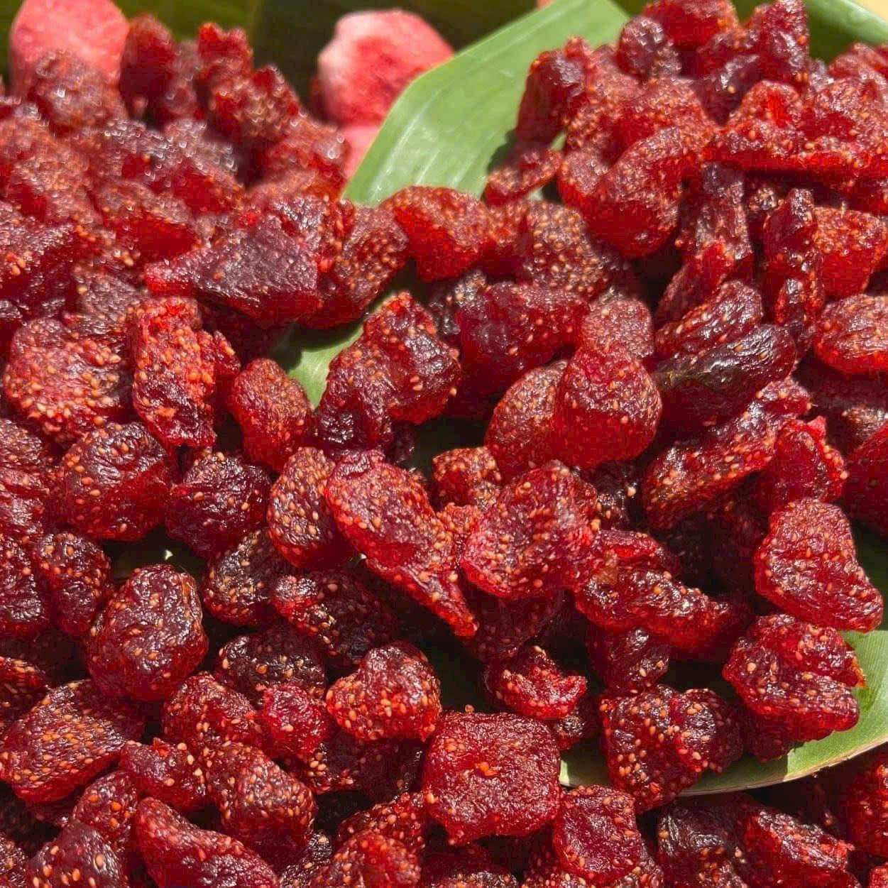PREMIUM VIETNAMESE SOFT DRIED STRAWBERRIES – NATURALLY SWEET AND CHEWY DRIED FRUIT FOR BULK WHOLESALE 2
