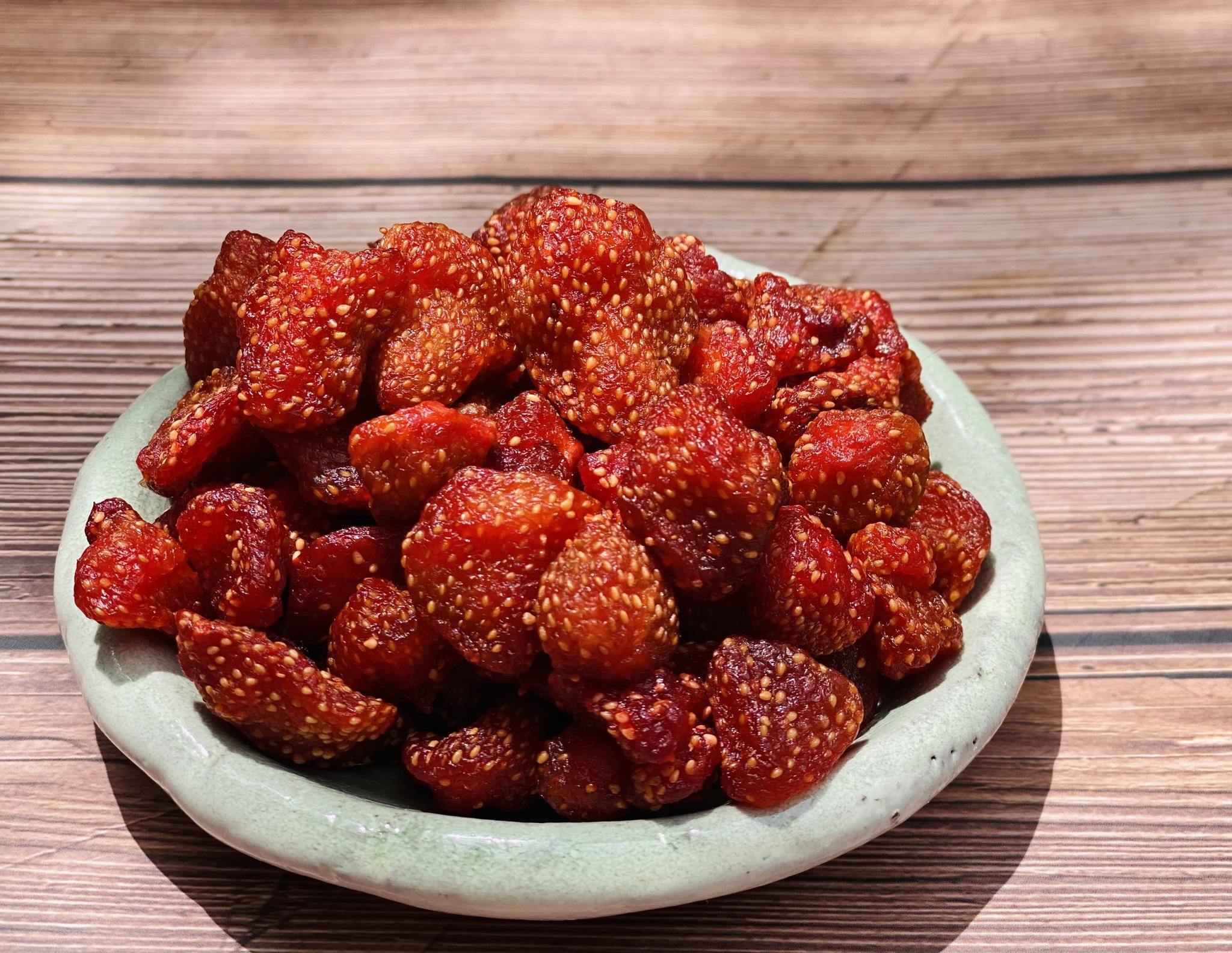 PREMIUM VIETNAMESE SOFT DRIED STRAWBERRIES – NATURALLY SWEET AND CHEWY DRIED FRUIT FOR BULK WHOLESALE 3