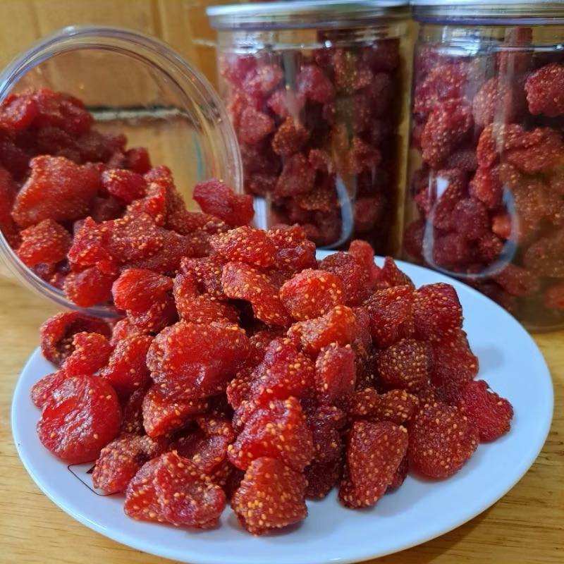 PREMIUM VIETNAMESE SOFT DRIED STRAWBERRIES – NATURALLY SWEET AND CHEWY DRIED FRUIT FOR BULK WHOLESALE 4