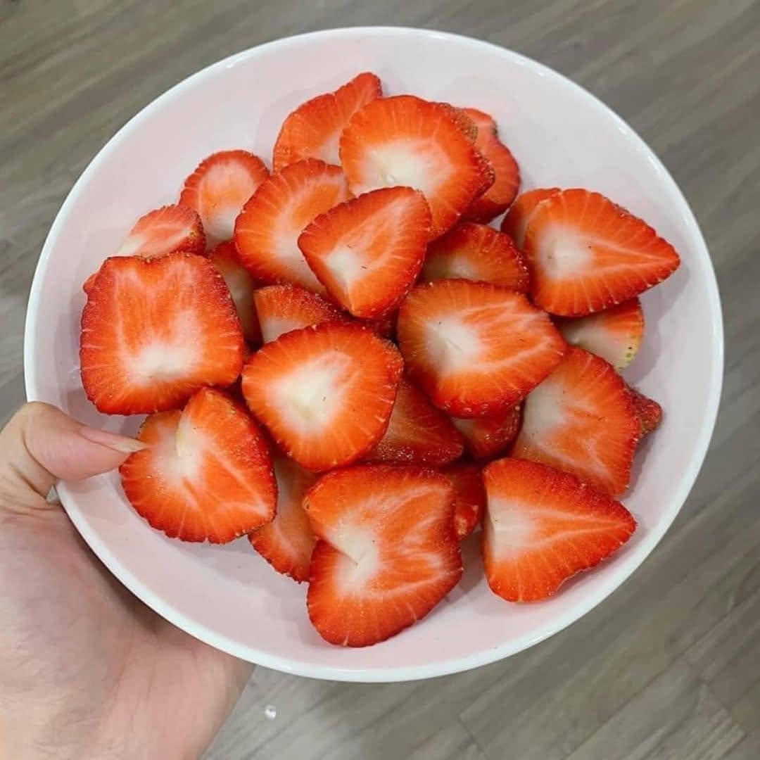 PREMIUM VIETNAMESE MOC CHAU STRAWBERRIES – FRESH HIGHLAND FRUIT FOR WHOLESALE AND EXPORT MARKETS